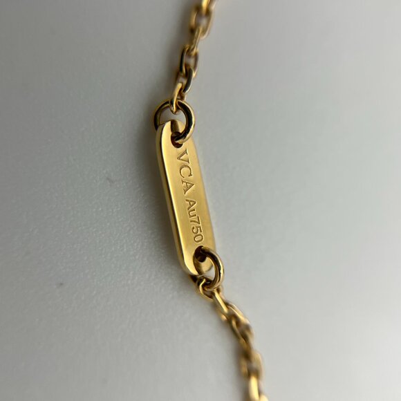 Authentic Van Cleef & Arpels Sweet Alhambra White MOP Pendant 18K YG – Full Set - Picture 4 of 8